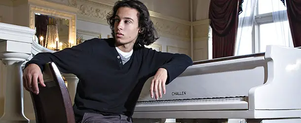 Adam Davis is an awesome magician