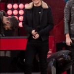 louis-tomlinson-affiche-un-grand-sourire