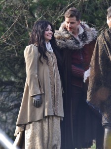 pregnant-ginnifer-goodwin-once-upon-a-time-11272013-06-675x900