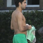 adrian-grenier-12052013-03-675×900