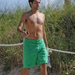 adrian-grenier-12052013-10-675×900