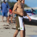 adrian-grenier-shirtless-miami-12082012-lead01-601×900