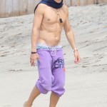 Orlando Bloom Goes Shirtless In Malibu