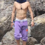 Orlando Bloom Goes Shirtless In Malibu