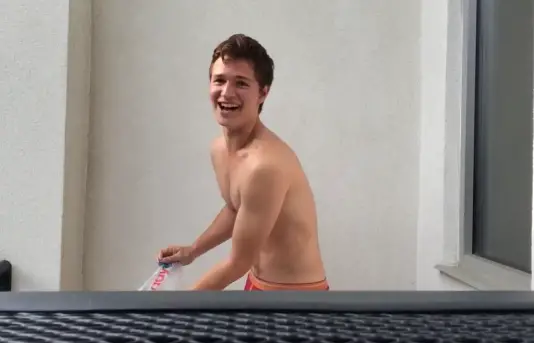 VIDEO : ANSEL ELGORT and the ice bucket challenge