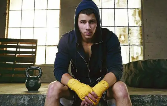 KINGDOM : sex scenes with Nick Jonas ?