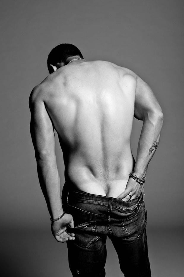 nick-jonas-poses-shirtless-in-his-underwear-for-flaunt-magazine-03