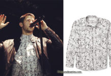 NICK JONAS : singing with a Sandro marble-print shirt