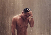 SEXY : Colton Haynes showering