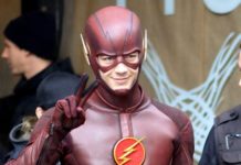 THE FLASH : Grant Gustin on the set