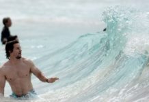 SEXY : Mark Wahlberg showing off his butt crack mark wahlberg