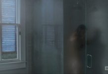 THE WALKING DEAD : Shower scene in the last episode