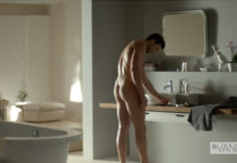 SEXY : Michael Lewis donne de sa personne pour Aldo Vandini