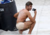 SEXY : Zac Efron, in tight undies in the snow !