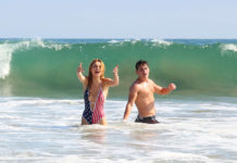 STYLE : Bella Thorne en maillot drapeau américain