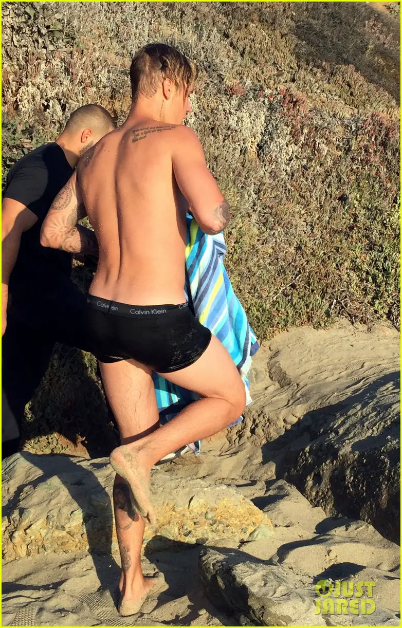 EXCLUSIVE: Justin Bieber seen chilling out at the beach in Malibu