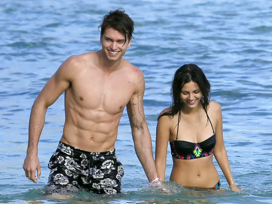 SEXY : Victoria Justice and Pierson Fode on vacation - Fringues de séries.