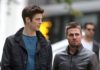 THE FLASH/ARROW : Grant Gustin and Stephen Amell spooning
