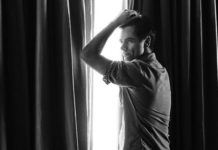 SEXY : John Stamos showing the new moon