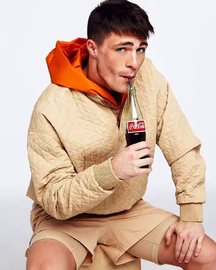 STYLE : Colton Haynes sipping