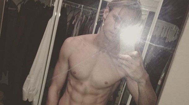 SEXY : Chord Overstreet shirtless