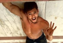 SEXY: Rayane Bensetti, torse nu à Jaipur