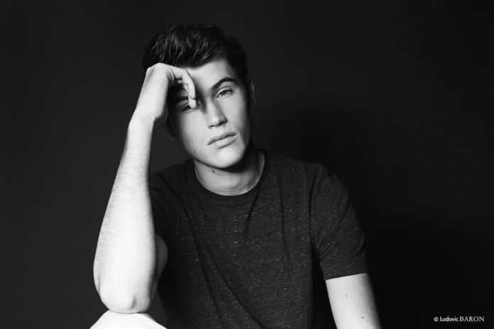 PHOTO : Rayane Bensetti et Victor Meutelet posent devant Ludovic Baron