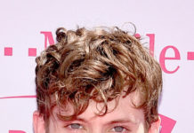 STYLE : Troye Sivan at 2016 Billboard music awards in Alexander McQueen shirt