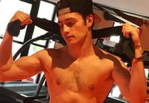 SEXY : Gregg Sulkin shirtless