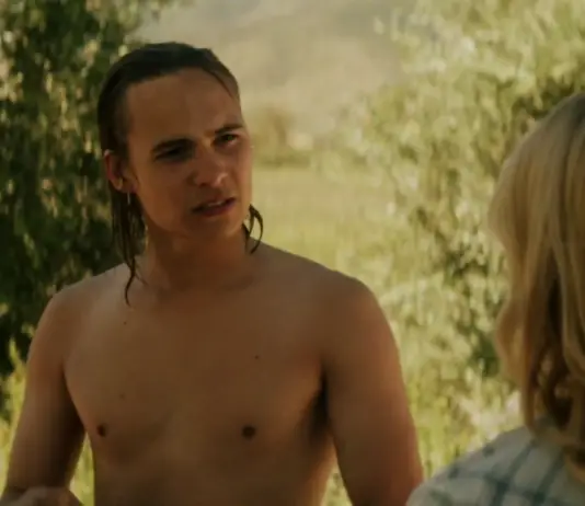FEAR THE WALKING DEAD : Nick (Frank Dillane) shirtless again in s2ep7