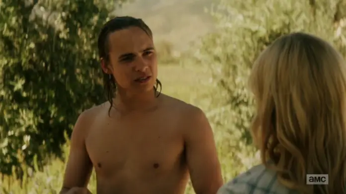 FEAR THE WALKING DEAD : Nick (Frank Dillane) shirtless again in s2ep7