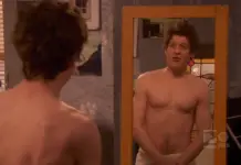 SEXY : Iwan Rheon, shirtless in Vicious