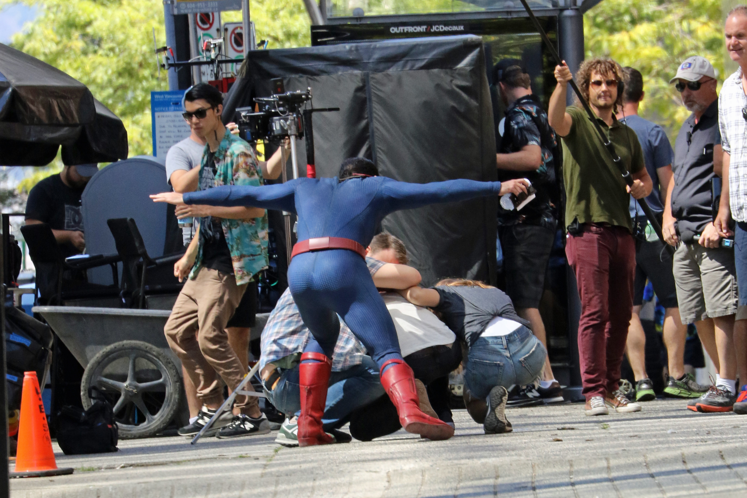 FIRST ON SET PHOTOS - Tyler Hoechlin suits up as Superman as he films scene...