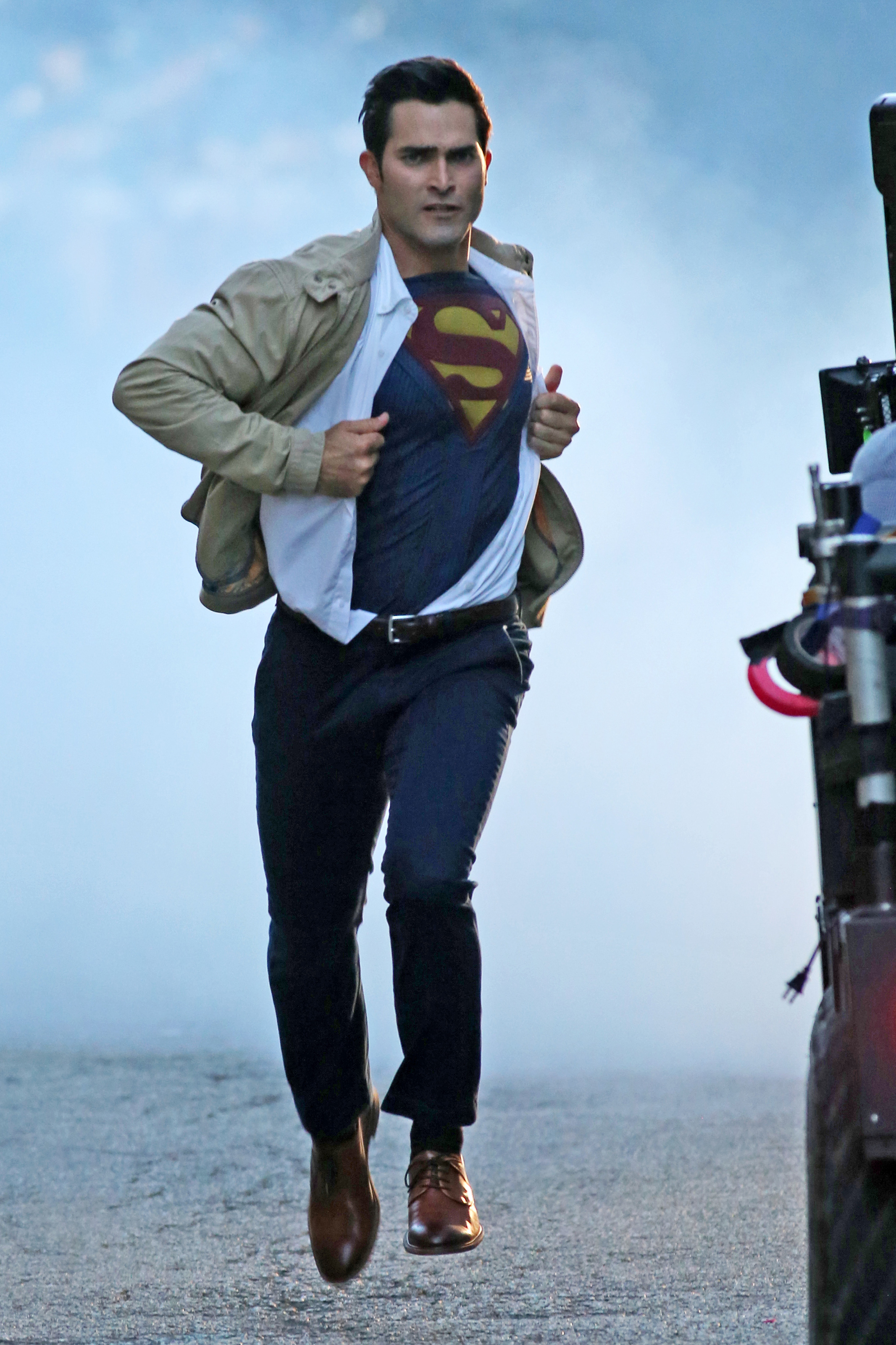 *EXCLUSIVE* Vancouver, Canada - Tyler Hoechlin rushes to save the day for "Supergirl" as he is seen revealing his Superman persona after ripping off his alter ego character, Clark Kent's street clothes. AKM-GSI August 1, 2016 To License These Photos, Please Contact : Maria Buda (917) 242-1505 mbuda@akmgsi.com sales@akmgsi.com Mark Satter (317) 691-9592 msatter@akmgsi.com sales@akmgsi.com www.akmgsi.com