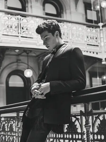 shawn-mendes-luomo-vogue-shirtless-pictures-spread-2