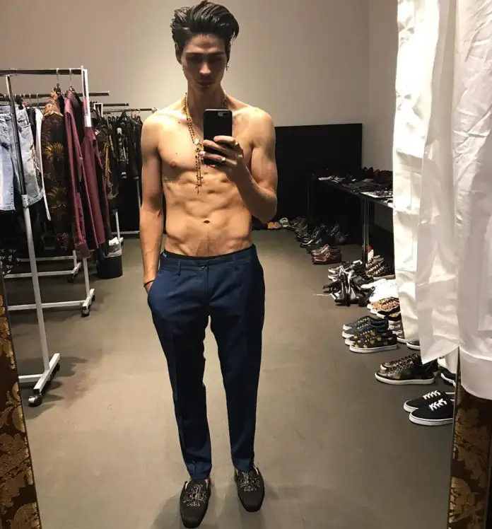 SEXY : selfie of Will Peltz