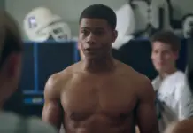 RIVERDALE : Chuck Clayton (Jordan Calloway) shirtless in s1ep03