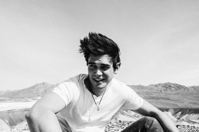 KJ Apa photographié par Cole Sprouse