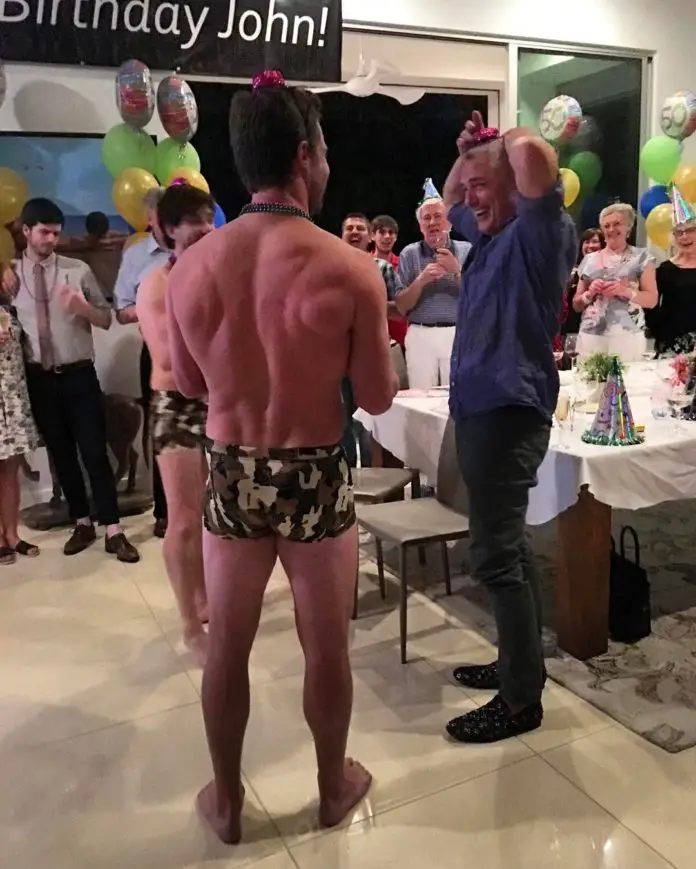 PEOPLE : Stephen Amell in camo boxer as gift for John Barrowman’s birthday