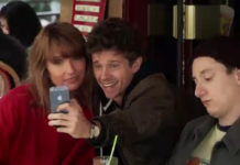 SÉRIE : Jérémie Petrus fait des selfies avec Axelle Lafont dans « Addict »