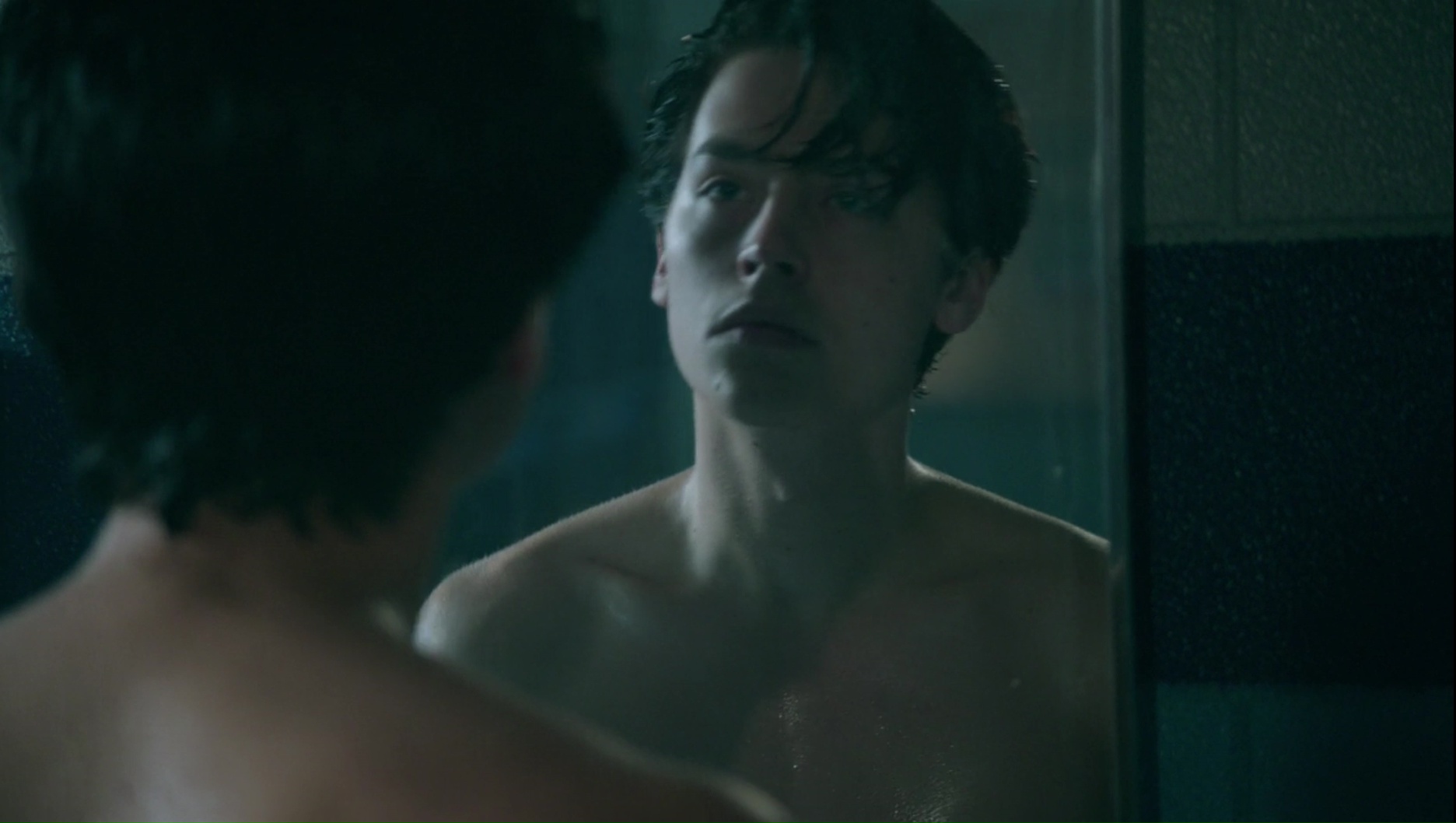 SEXY : Jughead, shirtless in Riverdale s1ep07 - Fringues de séries.