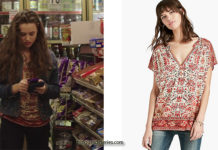 13 REASONS WHY : Hannah Baker with a Lucky Brand border print top in s1ep3