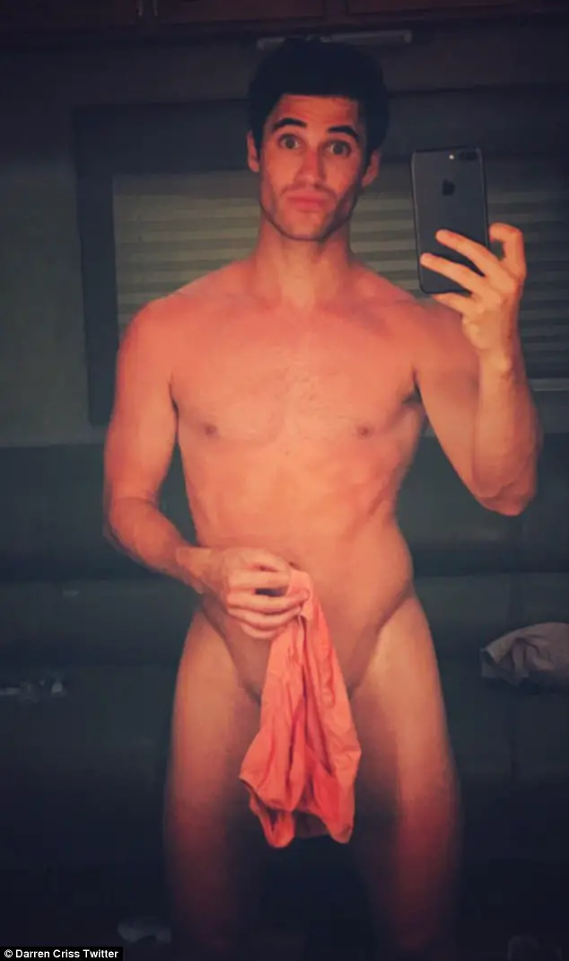 SEXY : Darren Criss posts a nude selfie on Instagram