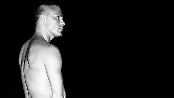 SEXY : Colton Haynes celebrates the full moon