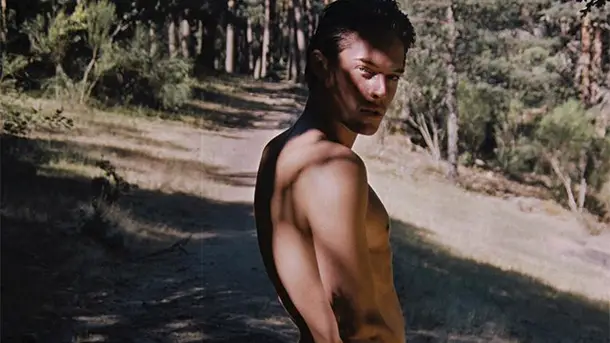 SEXY : Cesar Casier nu