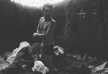 SEXY : Shiloh Fernandez in the wild nature