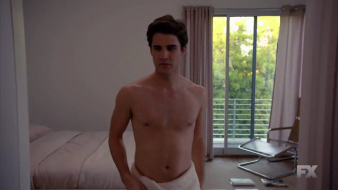 The Assassination of Gianni Versace : Darren Criss laisse tomber la serviette