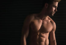 SEXY : Arno Diem en slip de bain