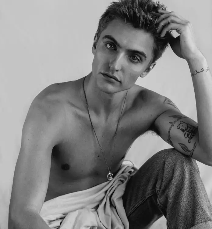 SEXY : Hart Denton shirtless