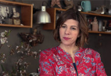 DEMAIN NOUS APPARTIENT : le bomber rouge de Sandrine dans l’épisode 202